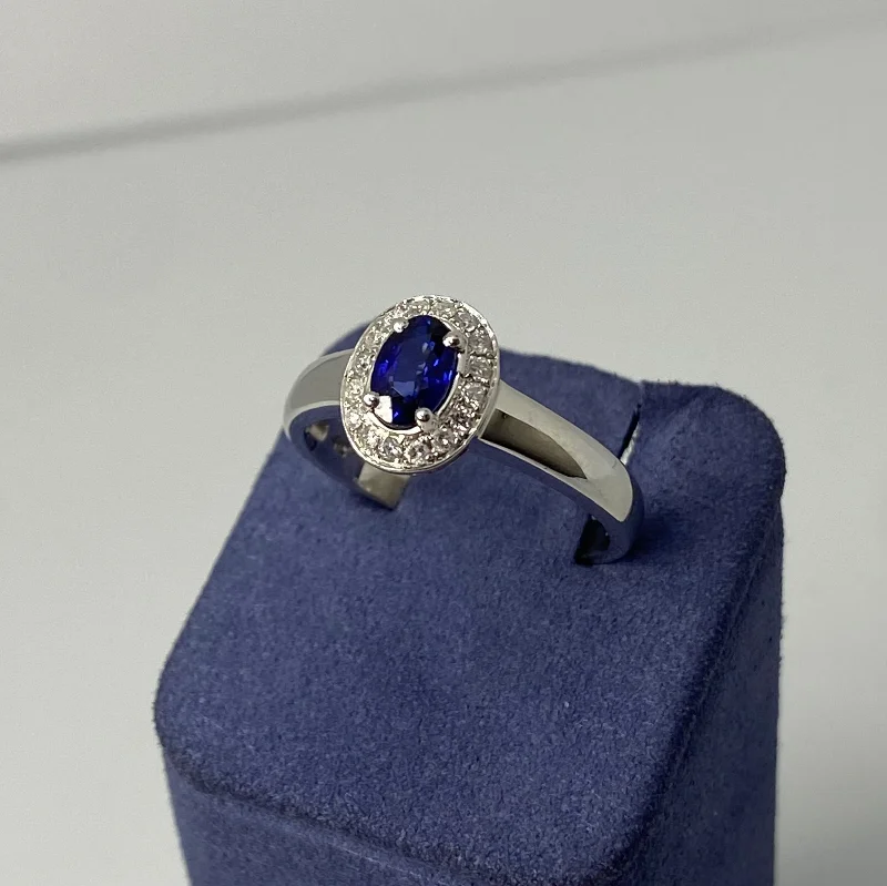 Fashion Rings for Women-White Gold Oval-Shape Natural Sapphire and Diamond Ring