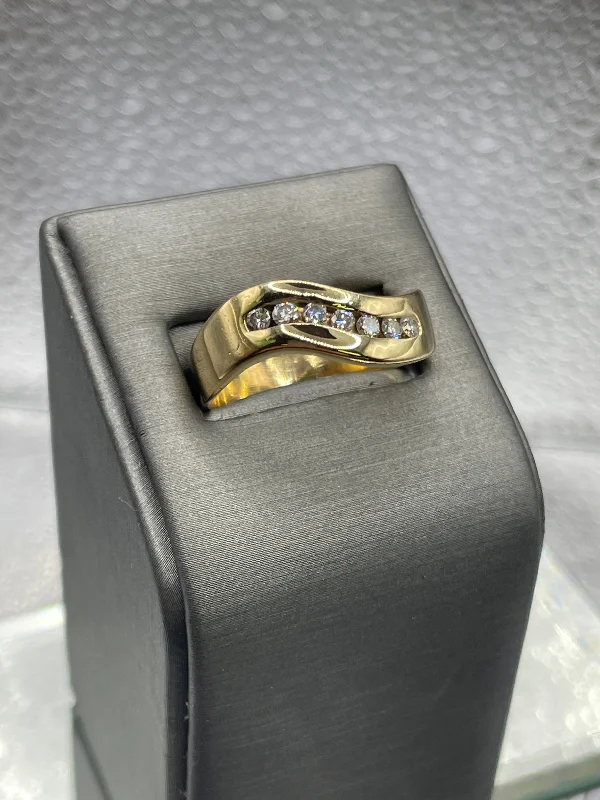 Antique Rings-Ladies/Gents 14 Karat Solid Yellow Gold Diamond Ring