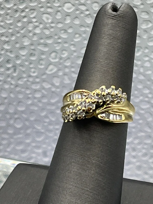 Men's Rings-Ladies 10 Karat Yellow Gold Diamond Ring