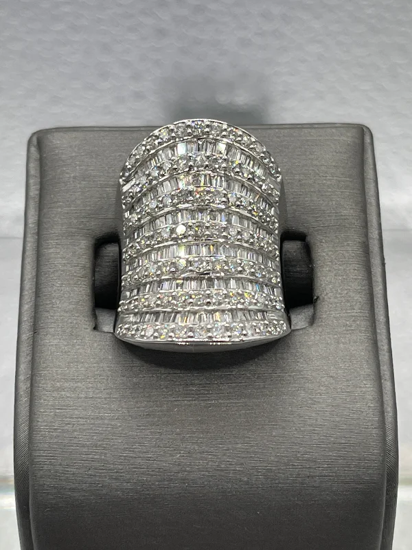 Gemstone Engagement Rings-Ladies 14 Karat White Gold Diamond Cocktail Ring