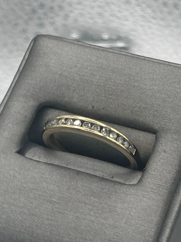 Women's Rings-Ladies 10 Karat Solid Yellow Gold Diamond Band